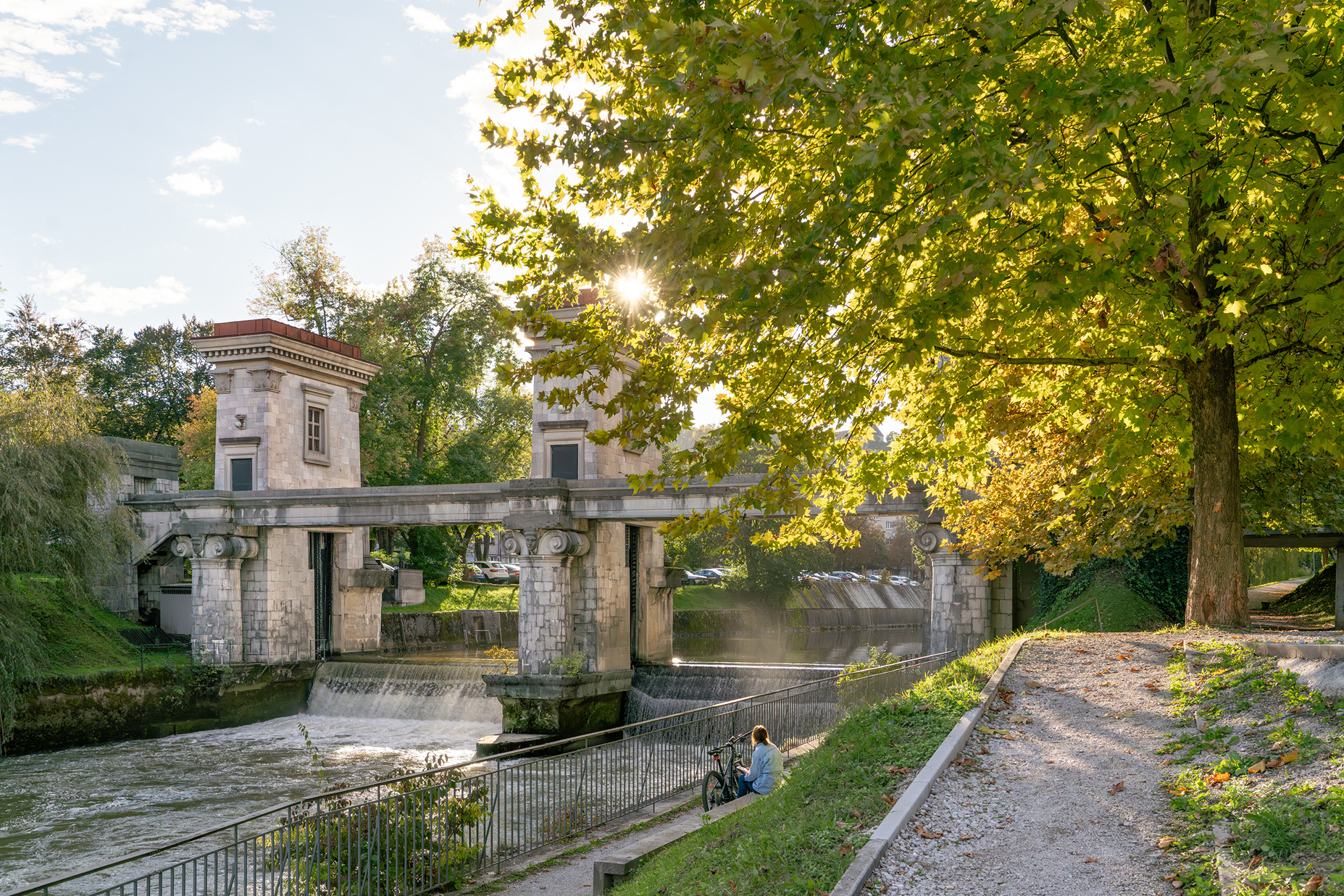 Nabrežja Ljubljanice z mostovi od Trnovskega pristana do Zapornic (vodna os)